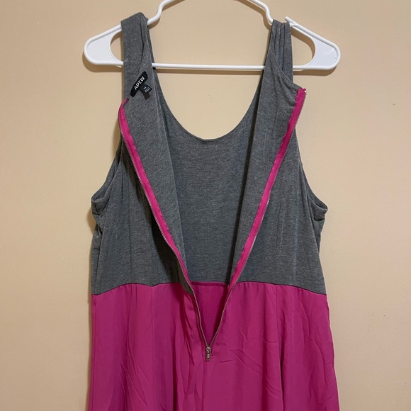 Sleeveless Summer Dress - Picture 5 of 9